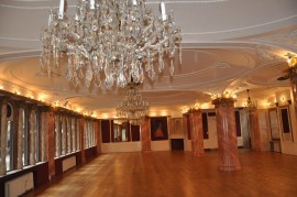 Washing of Antique Theresian Chandeliers - Marble Hall in Lucerna Prague